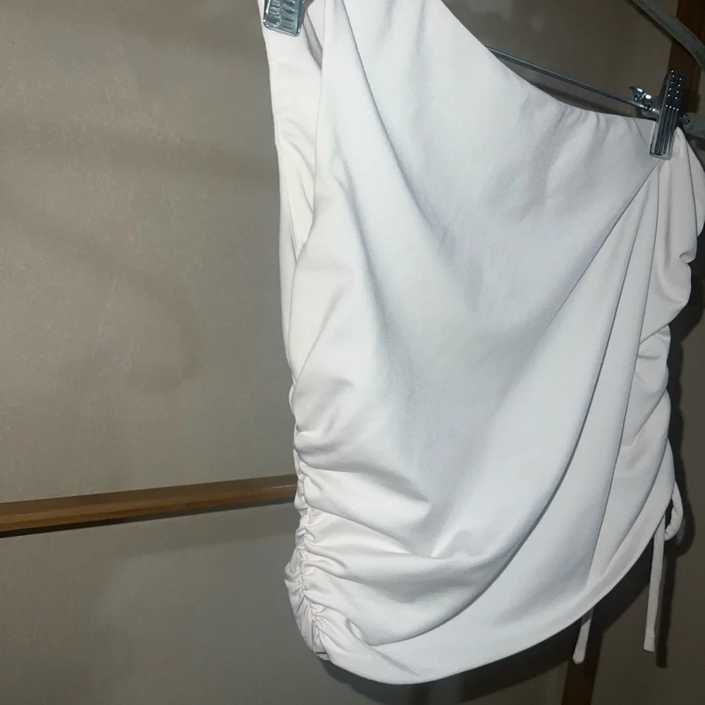 One-Shoulder Rouched Top - Picture 3 of 4